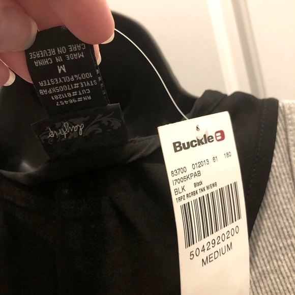 💖 Gorgeous NWT Daytrip racer back tank top! Size Medium - Picture 5 of 7